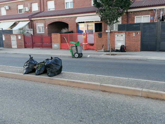 Limpieza viaria en Villanueva de la Torre.