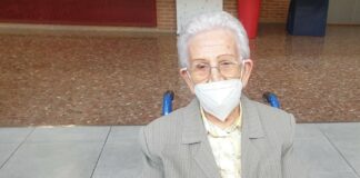 Araceli, invitada especial al acto de Pedro Sánchez en el «San José» Araceli Hidalgo en el vestíbulo del Centro San José, de Guadalajara, el 2 de septiembre de 2021.