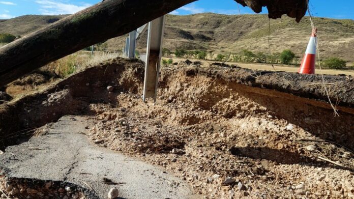 La GU-249 seguía cortada este jueves, como consecuencia de la tormenta de la víspera.