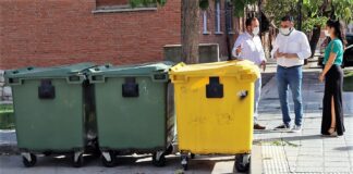 Algunos de los contenedores que se van a soterrar en Azuqueca de Henares.