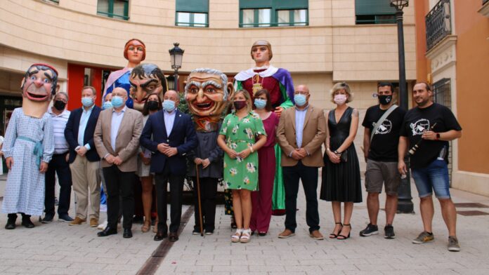 Gigantes y cabezudos en Albacete.
