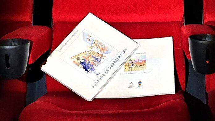 Dos ejemplares del libro del que son autores Javier Solano y Fernando Benito.