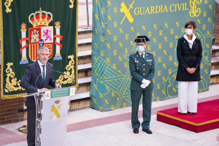 El ministro del Interior, Fernando Grande-Marlaska, interviene durante la toma de posesión de la nueva jefa de la Comandancia de la Guardia Civil en Guadalajara.