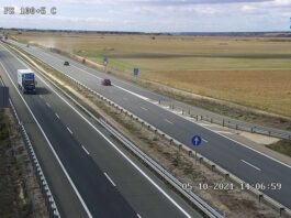 Situación de la A-2 a primeras horas de la tarde delmartes, desde una cámara de la DGT, en el kilómetro 100 de la autovía A-2.