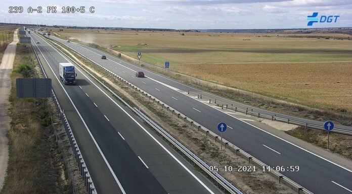 Situación de la A-2 a primeras horas de la tarde delmartes, desde una cámara de la DGT, en el kilómetro 100 de la autovía A-2.