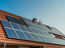 Instalación de placas solares en una vivienda particular.