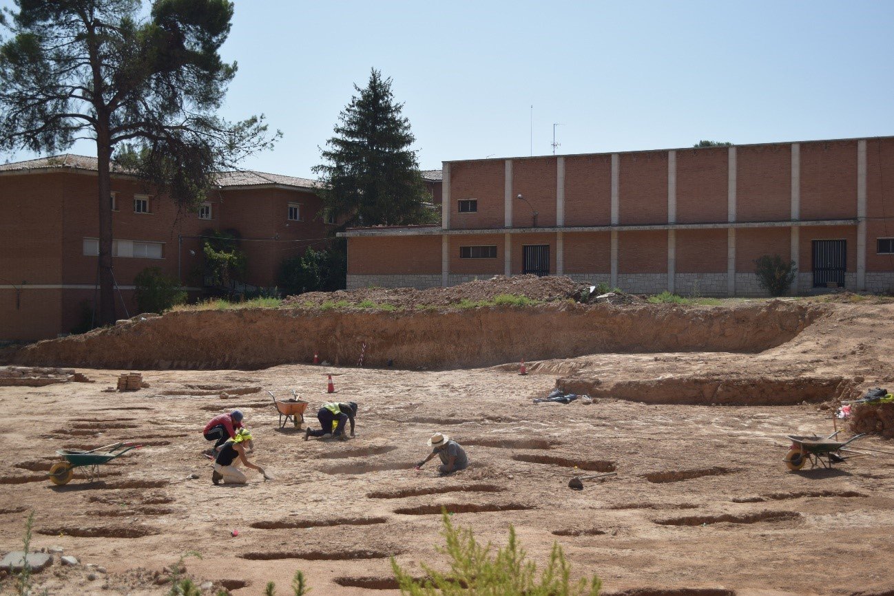 Tumbas aparecidas en el campus de Guadalajara. Tumbas aparecidas en el campus de Guadalajara.
