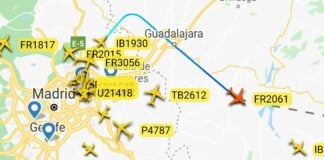 Huella de despegue de un avión de Ryanair sobre Guadalajara, en la tarde del 4 de octubre de 2021, tras la estela de otro avión, de Iberia.