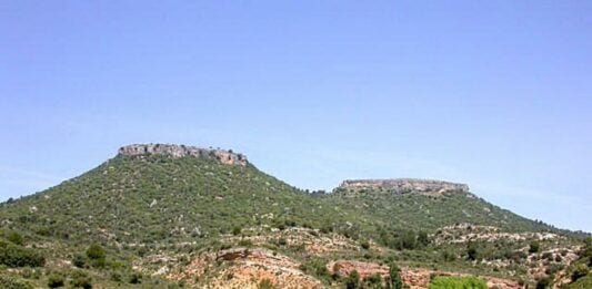 Es posible ser alcarreño de Guadalajara, de Cuenca o de Madrid… y una asociación lo reivindica Tetas de Viana, referencia del paisaje de La Alcarria y uno de los más de cien paisajes protegidos de Castilla-La Mancha.