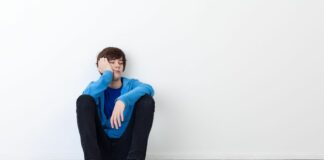 La baja autoestima en los adolescentes y jóvenes se puede abordar con los consejos adecuados.