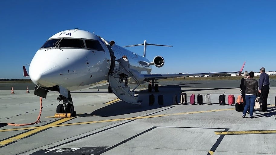 El vuelo Madrid-Burdeos, a su llegada al aeropuerto galo. (Foto: La Crónic@)