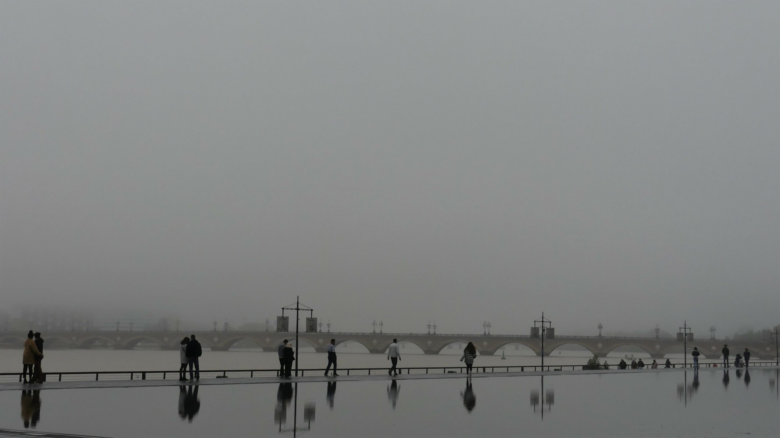 En Burdeos se diría que es posible andar sobre el agua. (Foto: La Crónic@)