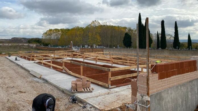 Obras en el cementerio de Yunquera de Henares.