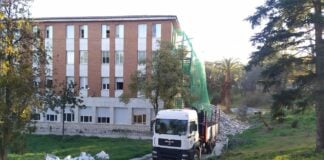 Primeros trabajos de demolición interior en el futura campus de Guadalajara. (Foto: La Crónic@)