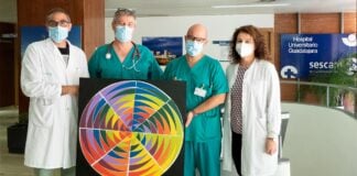 El cuadro pintado por los niños del aula hospitalaria "La Pecera" está inspirado en una obra de Francisco Sobrino.