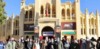 Núñez, ante la plaza de toros de Albacete.