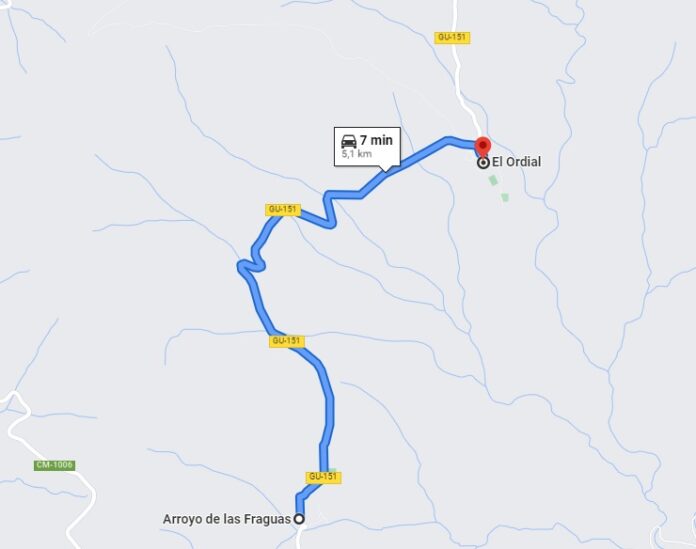 Carretera en El Ordial y Arroyo de Fraguas.