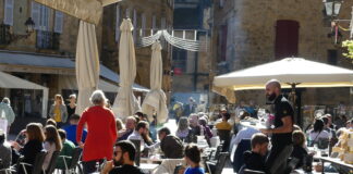 Terraza en Sarlat (Francia), en octubre de 2021. (Foto: La Crónic@)