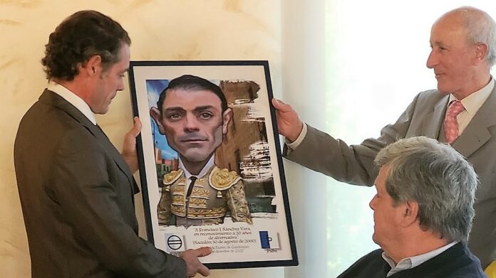 Sánchez Vara frecibió un caluroso homenaje de la peña 