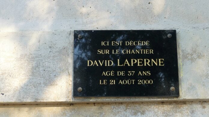 Placa dedicada a David Laperne en Burdeos.