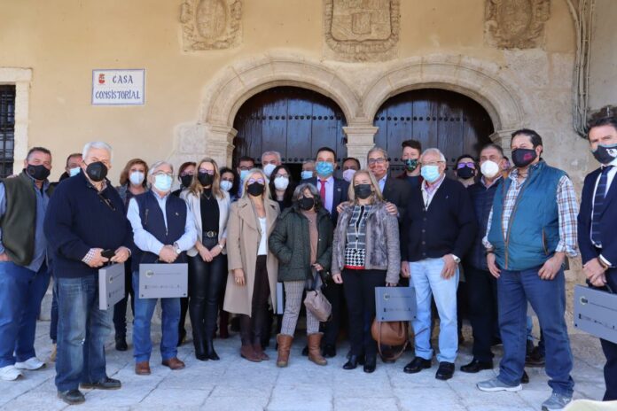 El consejero de Agricultura, en la firma de ADASUR el 15 de diciembre de 2021.