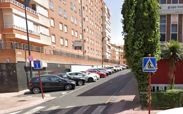 Entrada a la calle Aparejadores desde la calle Sigüenza. (Foto: Google Maps)