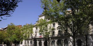La Casa de México en Madrid ocupa este palacete en la calle Alberto Aguilera.