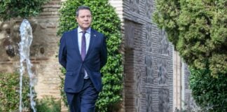 Page apela a la prudencia y a la esperanza para encarar 2022 Emiliano García-Page, en los jardines del Palacio de Fuensalida.