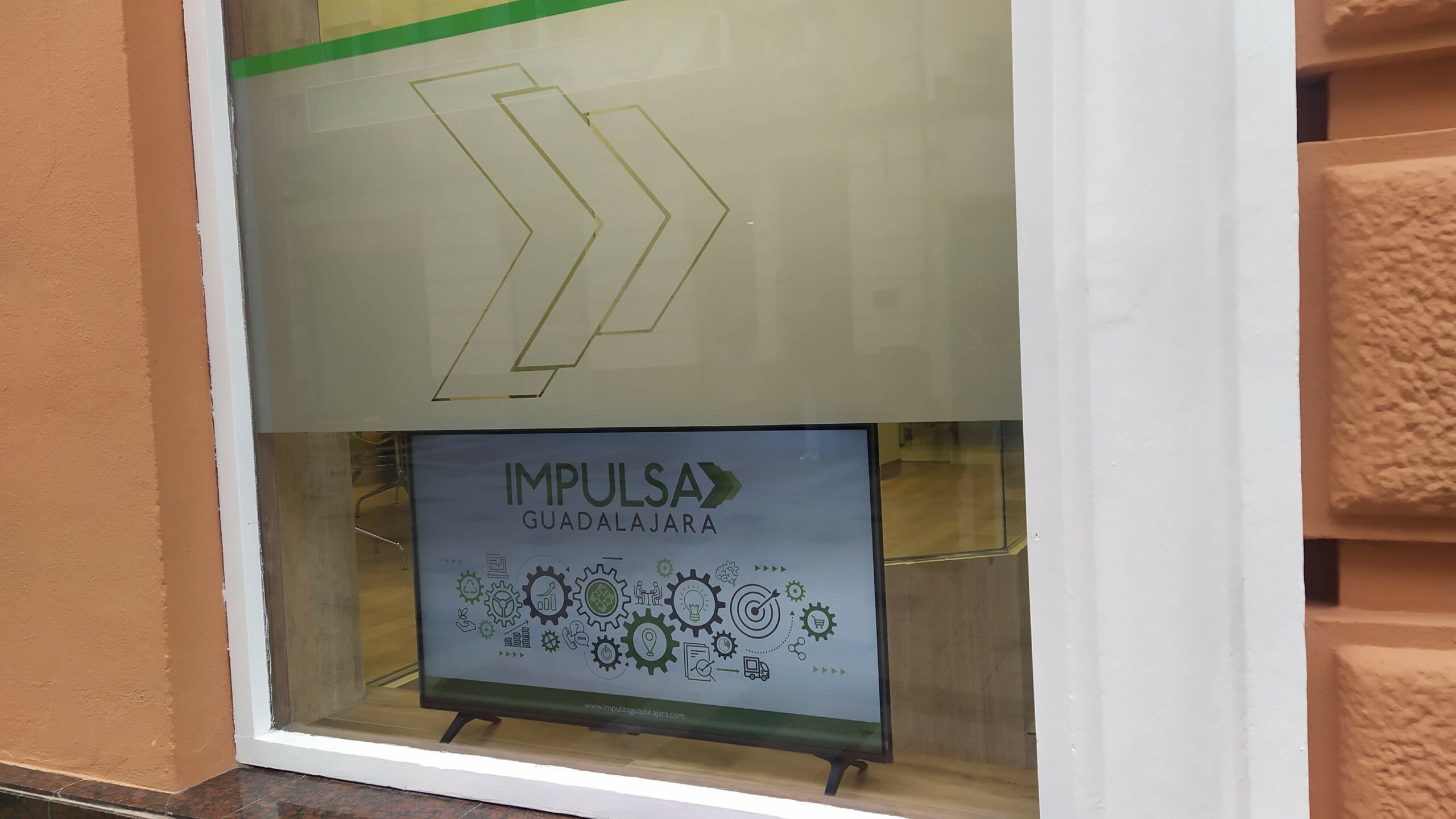 Inauguración del local de "Impulsa Guadalajara" el 1 de diciembre de 2021. (Foto: La Crónic@)