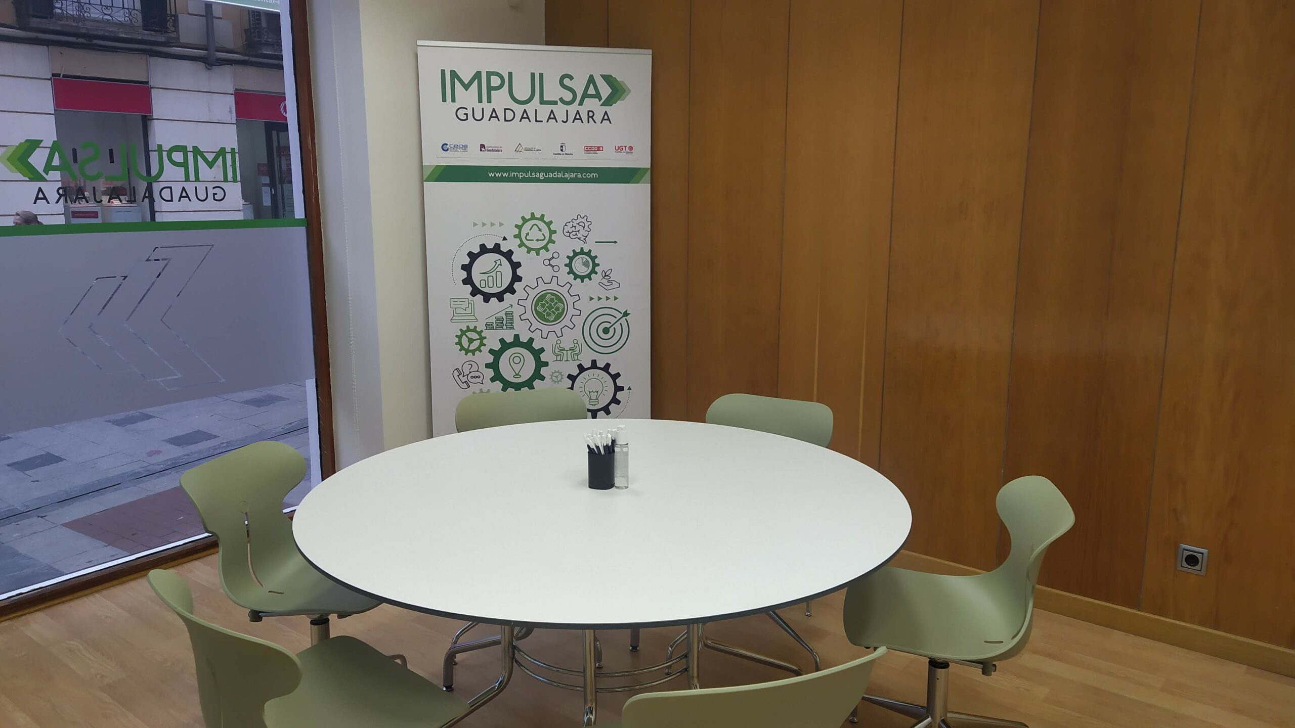 Una de las salas de reuniones de la oficina de "Impulsa Guadalajara". (Foto: La Crónic@)