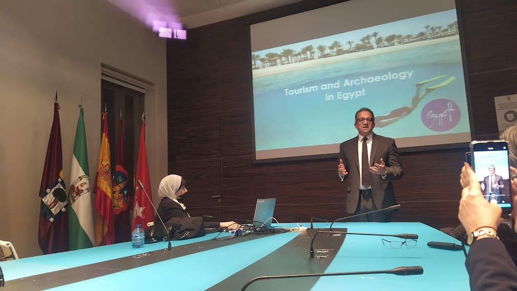 El ministro de Turismo y Antigüedades de Egipto, durante su comparecencia en Madrid. (Foto: La Crónic@)