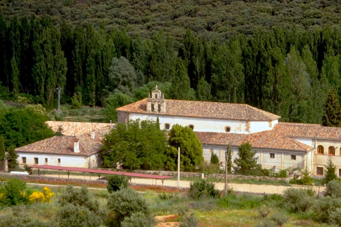 Monasterio de Valfermoso de las Monjas, de benedictinas.
