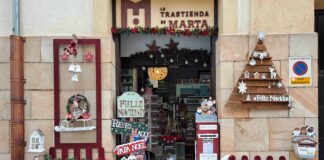 La Trastienda de Marta, comercio ganador del concurso de escaparates navideños de 2021 en Sigüenza.