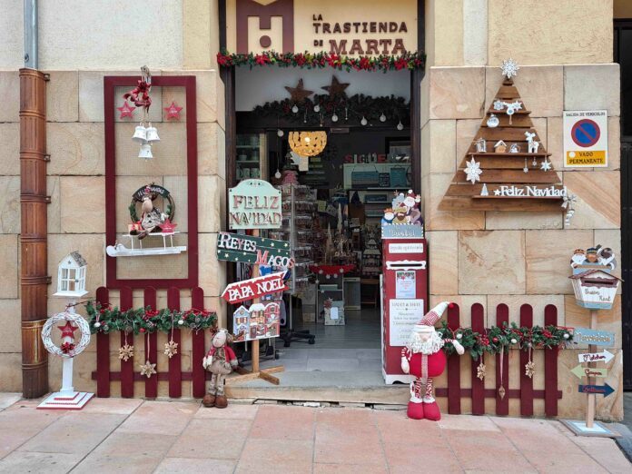 La Trastienda de Marta, comercio ganador del concurso de escaparates navideños de 2021 en Sigüenza.