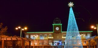 Encendida, con vídeo y fuegos artificiales, la iluminación navideña en Cabanillas Navidad 2021 en Cabanillas del Campo.
