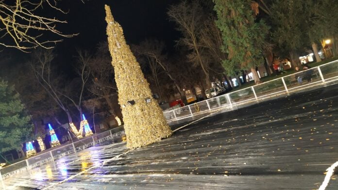 Así se encontraba la pista de hielo de Navilandia a principios de diciembre de 2021. (Foto: La Crónic@)