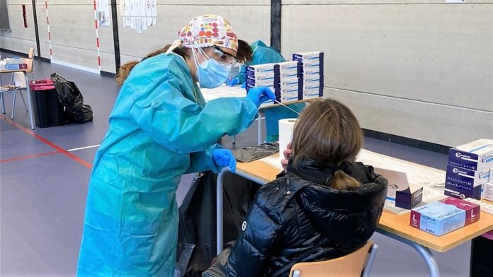 Prueba de COVID en el colegio 