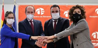 De izquierda a derecha, la concejala de Educación Global; el presidente de la Junta Rectora de la UNED en Guadalajara; el alcalde azudense; y la directora del Centro Asociado de la UNED en Guadalajara.