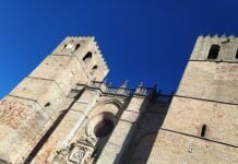 Despliegue de Sigüenza en «El País» con Paco Nadal Fachada de la catedral de Sigüenza