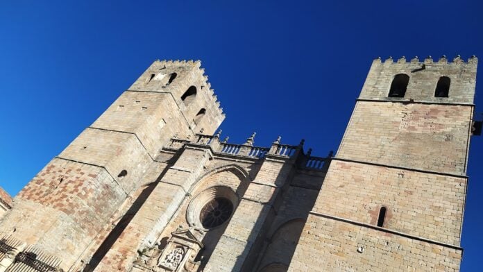 Fachada de la catedral de Sigüenza