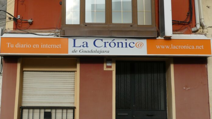 Fachada de la sede de La Crónic@, en la calle Pintor Antonio del Rincón de Guadalajara. (Foto: La Crónic@)