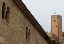 El castillo, desde el casco antiguo de Molina de Aragón. (Foto: La Crónic@)