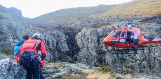 Un momento del rescate del excursionista que sufrió un esguince cerca de Valverde de los Arroyos el día de Año Nuevo.