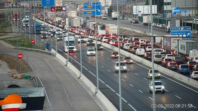 Atasco en la A-2 el 2 de febrero de 2022. (Foto: DGT)