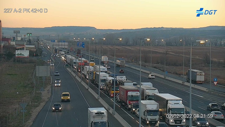 Este monumental atasco se ha producido a la altura de Azuqueca el 2 de febrero de 2022. (Foto: DGT)