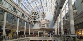 Afirman que hemos gastado menos en las rebajas de este año Interior de un conocido centro comercial de la Comunidad de Madrid durante las rebajas de enero de 2022. (Foto: La Crónic@)