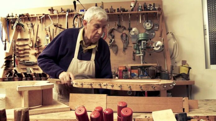 José Luis Romanillos, en su taller.