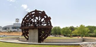 ¿Sabías que Guadalajara tiene 48 fuentes ornamentales? Algunas pronto van a funcionar mejor La noria de la glorieta de los Agricultores, inmóvil y seca.