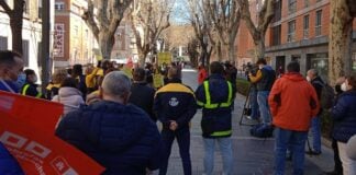 Protesta de trabajadores de Correos en Guadalajara el 17 de febrero de 2022. (Foto: EP)