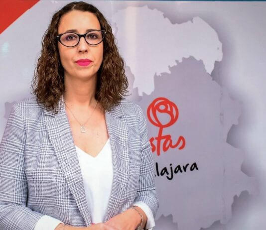 Sara Simón, en la sede del PSOE de Guadalajara. (Foto: EP)